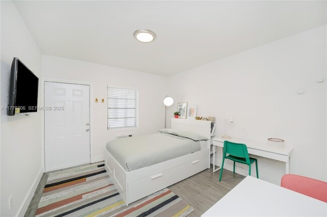 Foto del edificio - 770 NE 123rd St