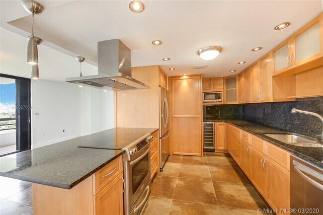 Foto del edificio - 720 Coral Way