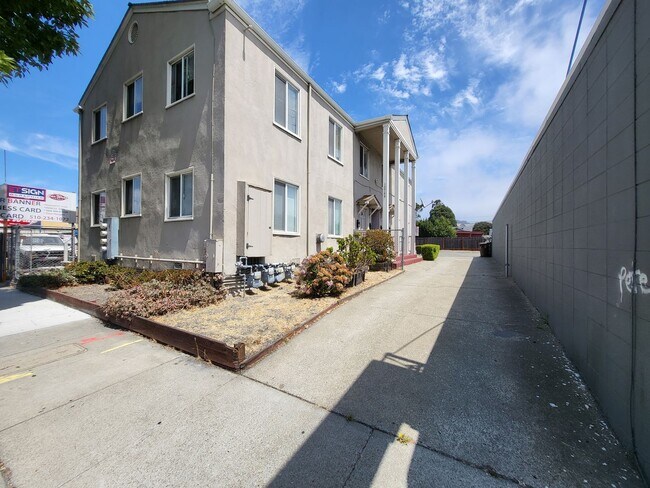 Foto del edificio - 12744 San Pablo Ave