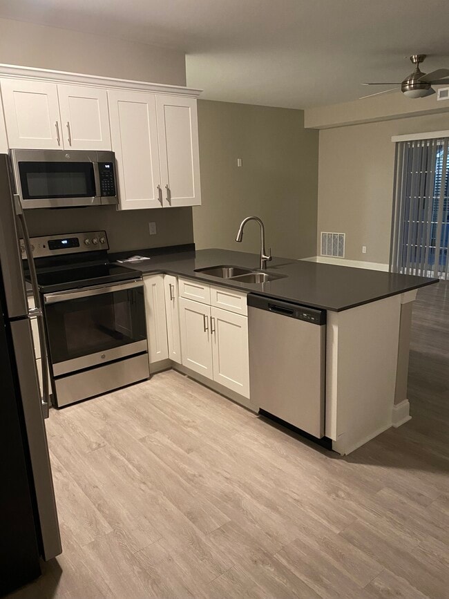 Building Photo - Greens on Dodge