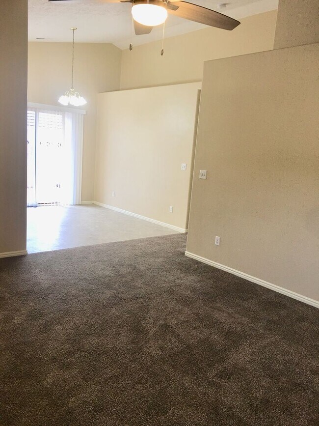 Foto del edificio - 1308 Millcreek Duplex