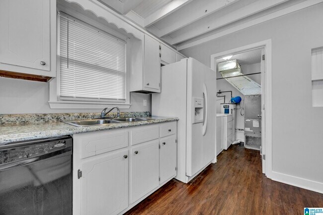 Building Photo - 2170 Cheshire Dr