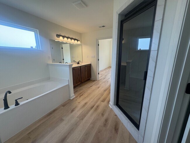 Building Photo - 8960 Acorn Ln
