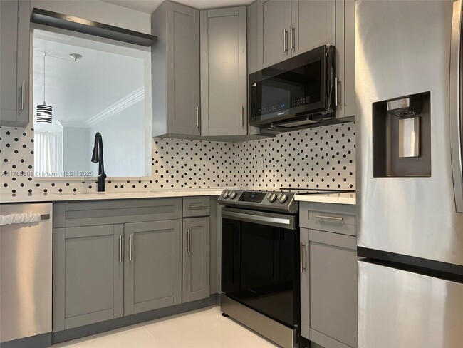 Foto del edificio - 7740 NW 50th St