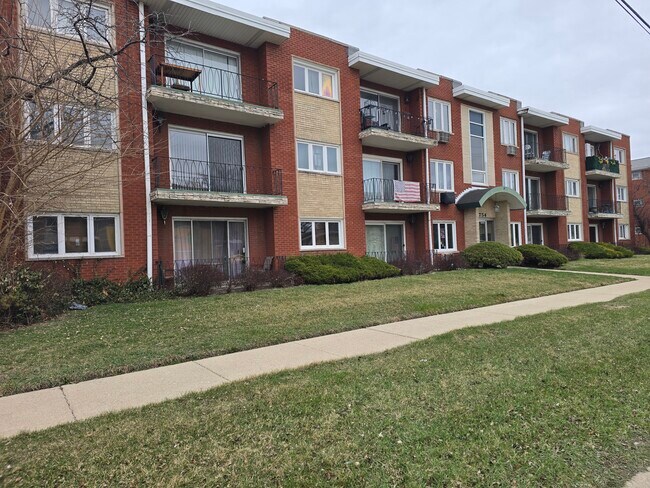 Building Photo - 4754 W 101st St