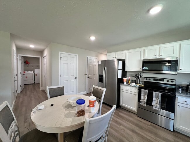 Building Photo - Equestrian getaway Wilmington, Long stays ...