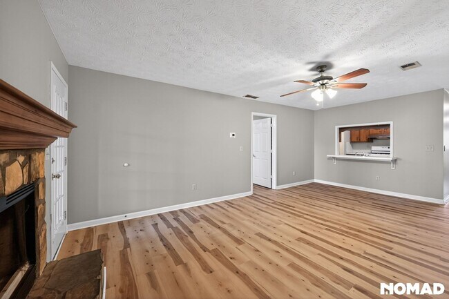 Building Photo - 2112 Fairway Ct SE