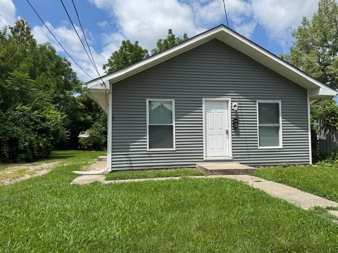 Foto principal - 3 Bedroom, 1 Bath Ranch Home in Columbus' ...