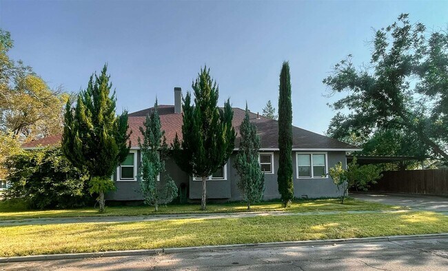Building Photo - 3 br, 1.5 bath House - 212 N Kansas (357)