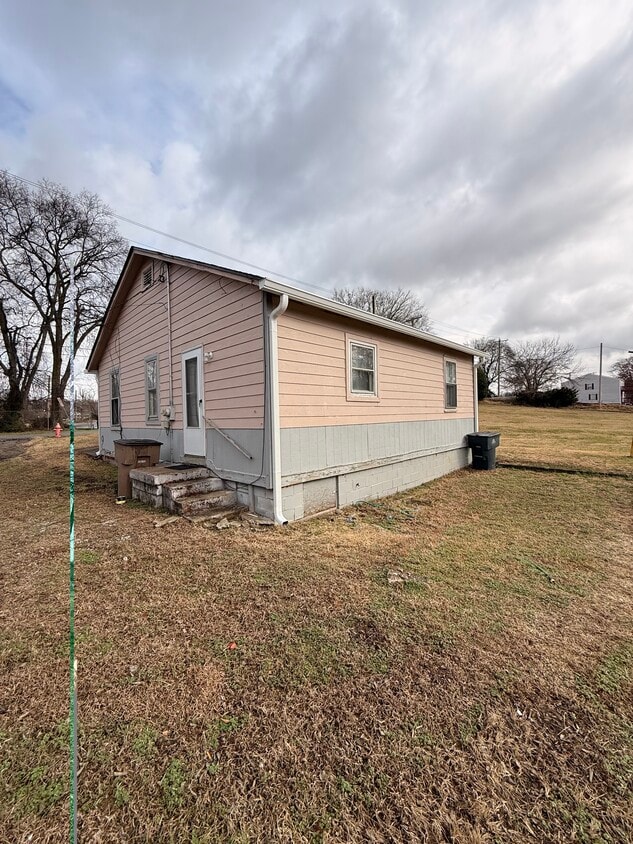 Foto del edificio - 958 Strouse Ave