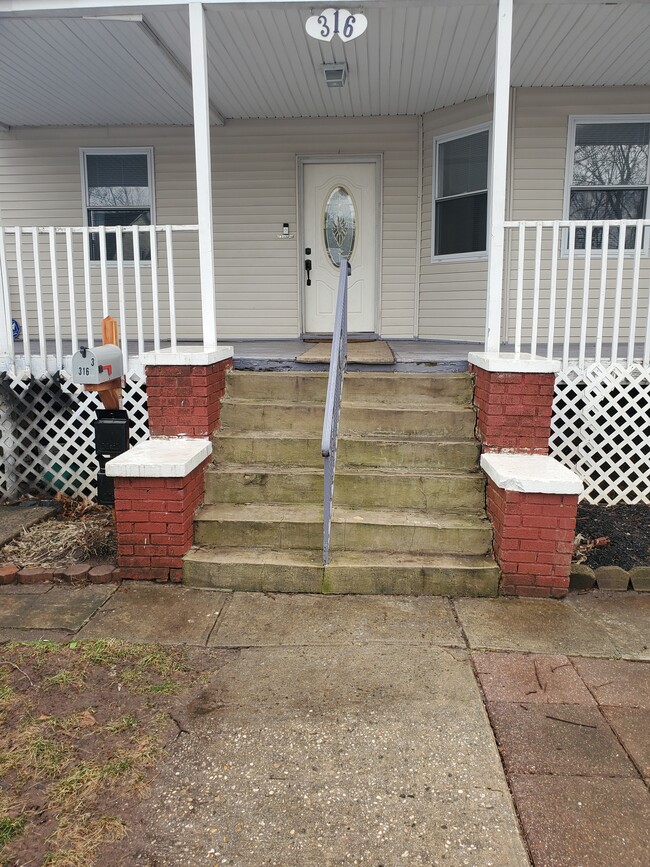 Building Photo - 316 Chadwick Ave