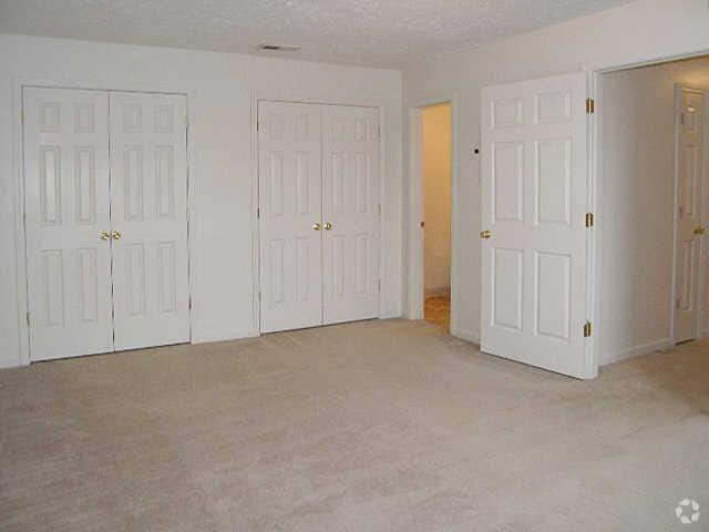 Bedroom - xWhispering Oaks