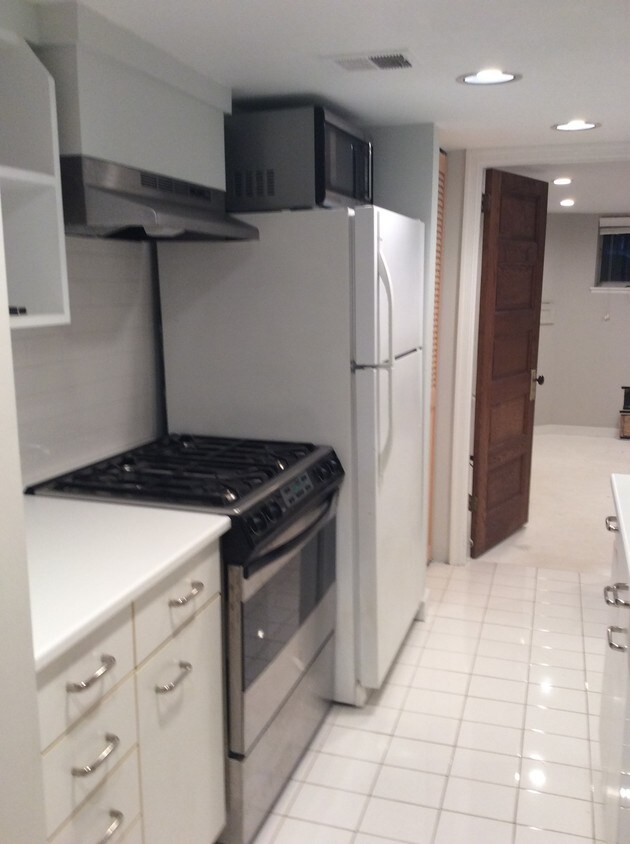 Kitchen - 1800 Lamont St NW
