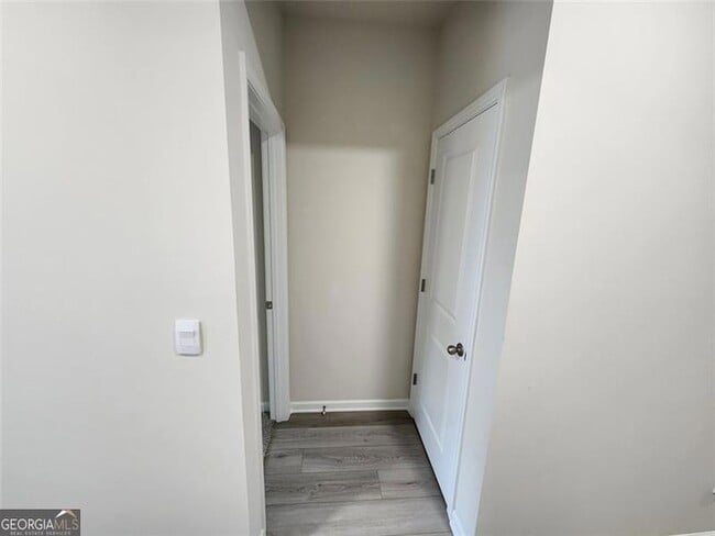 Building Photo - 235 Vly Oak Dr