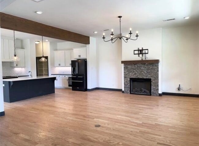 Foto del edificio - 560 Inwood St