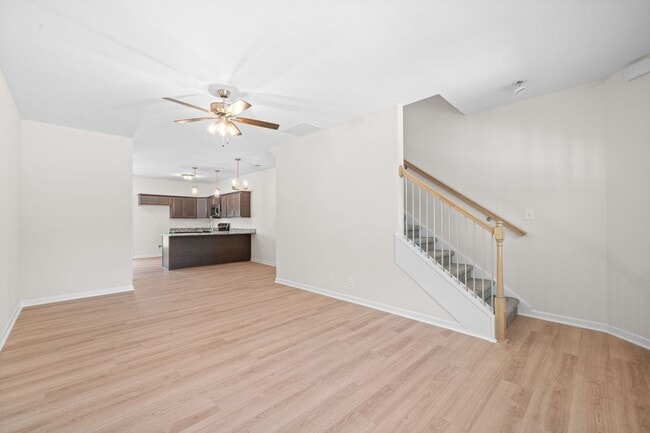 Building Photo - 2 Bedroom Condo For Rent Near Riverside Drive!