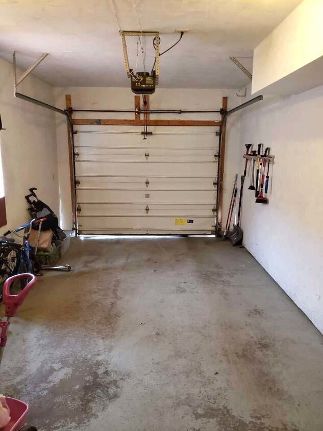 3025 River Birch Dr Unit F, Brookfield, WI 53045 Room for Rent in