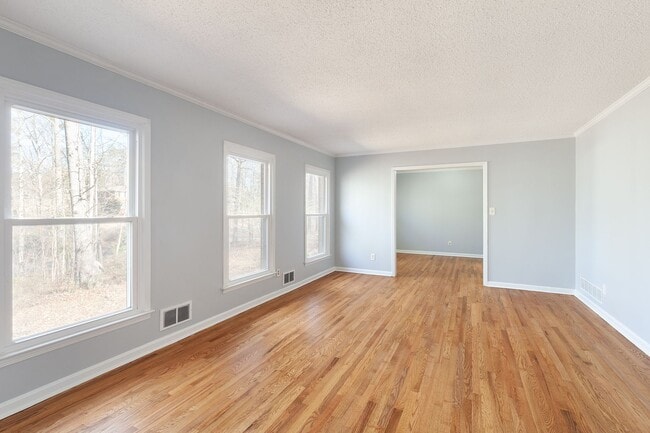 Building Photo - Spacious 4bd/2.5ba Ranch w/ Two-Car Garage & Large Basement and Screened Porch!