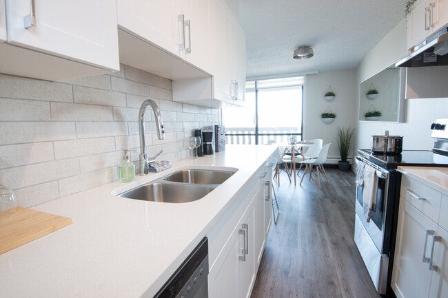 Building Photo - Windsor Park Plaza & Lofts