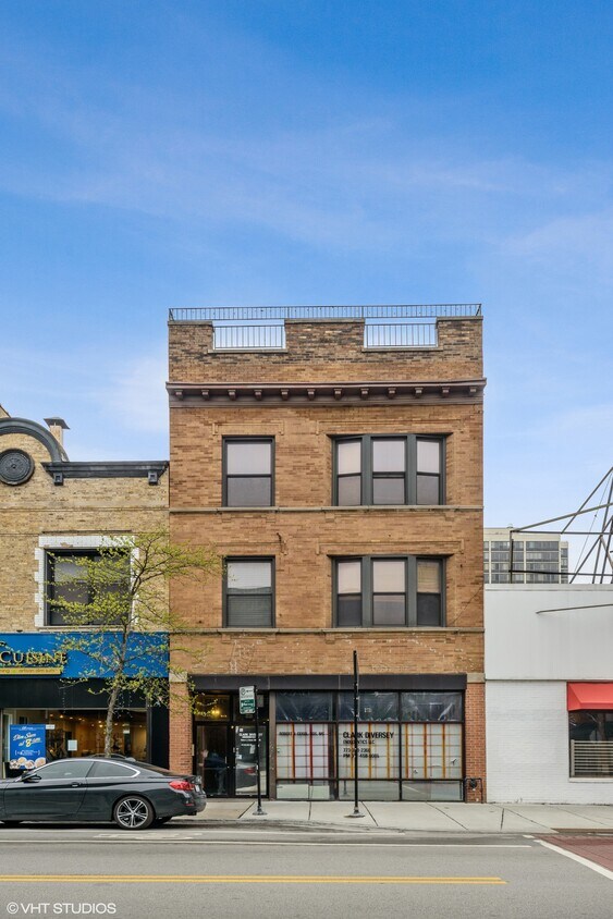 Primary Photo - 2721 N CLARK St
