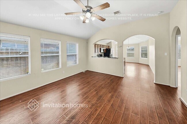 Foto del edificio - 19811 Whispering Hollow Ln