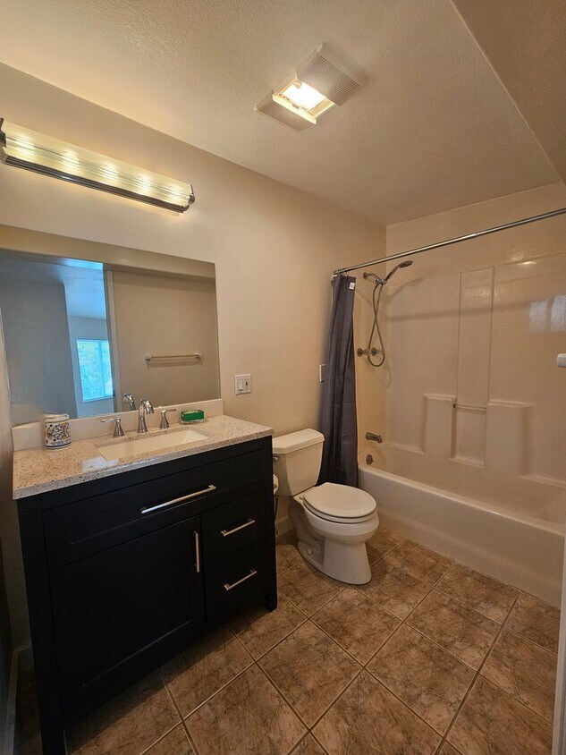 Foto del edificio - Aiea Heights: Renovated 1 bedroom 1 bath unit. Utilities included: Water, electric, gas, internet...