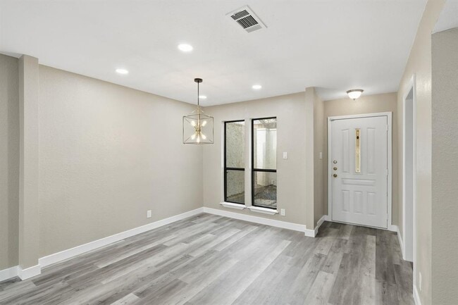 Building Photo - 5605 Highland Crest Dr