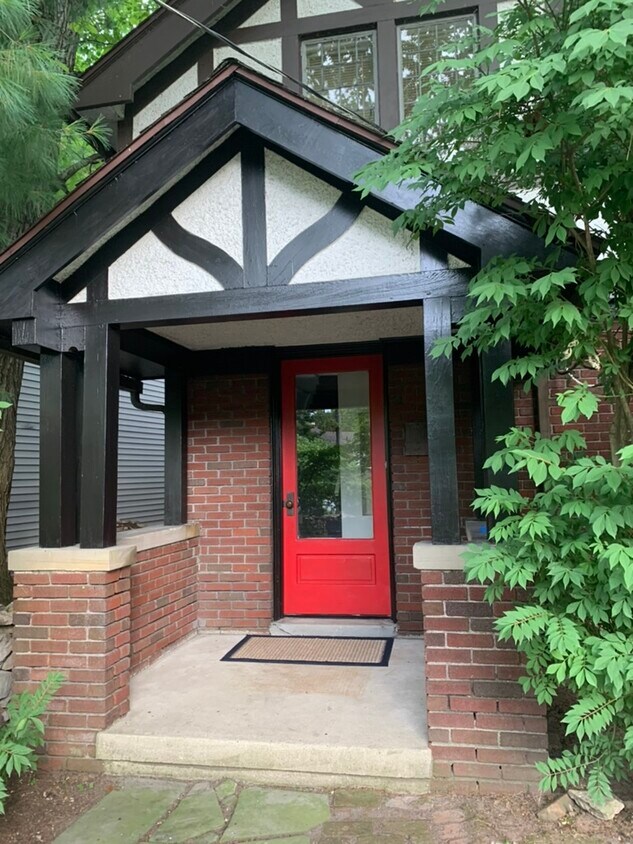 Entrance - 4021 River Rd