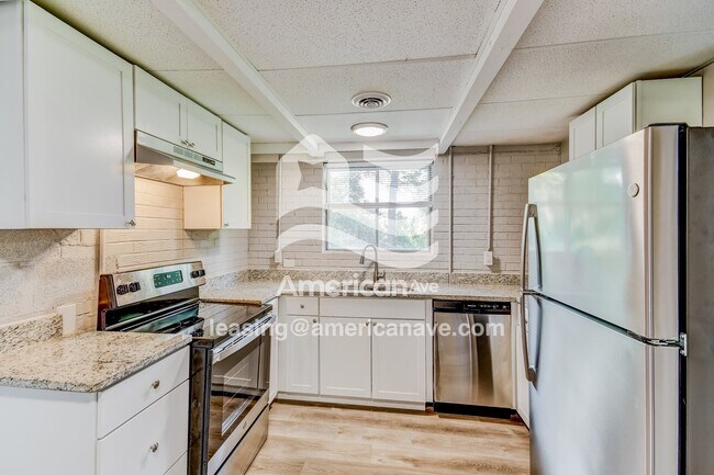 Foto del edificio - 3920 Parkwood Rd