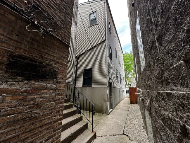 Foto del edificio - 869 N Hermitage Ave