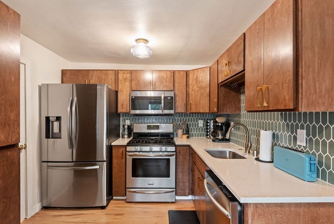 Foto del edificio - 14004 SE River Rd