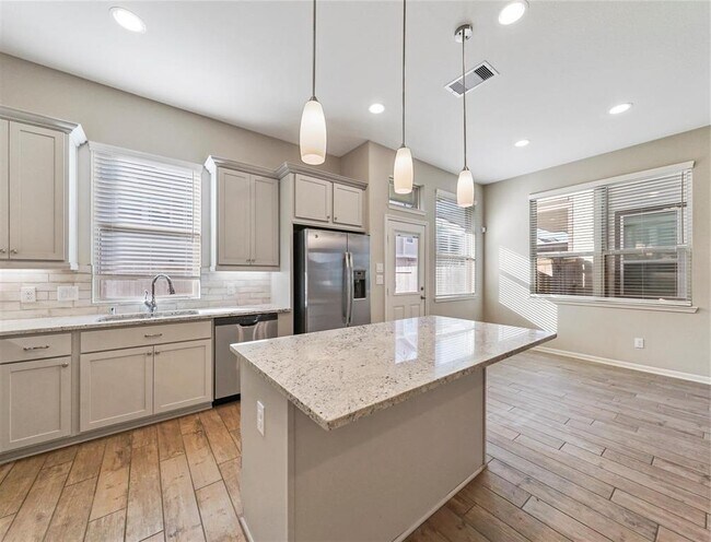 Foto del edificio - 5531 Purple Meadow Ln