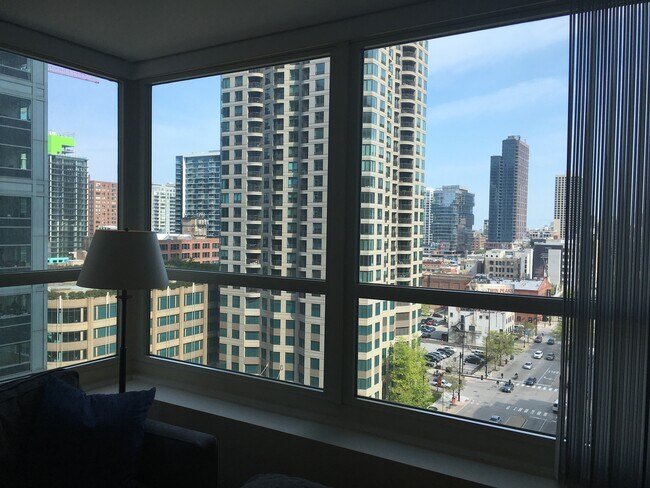 Foto del edificio - 345 N La Salle St