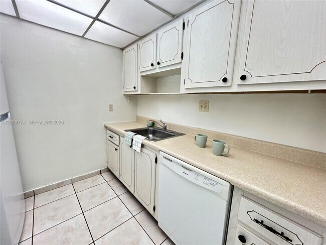 Building Photo - 14301 N Kendall Dr