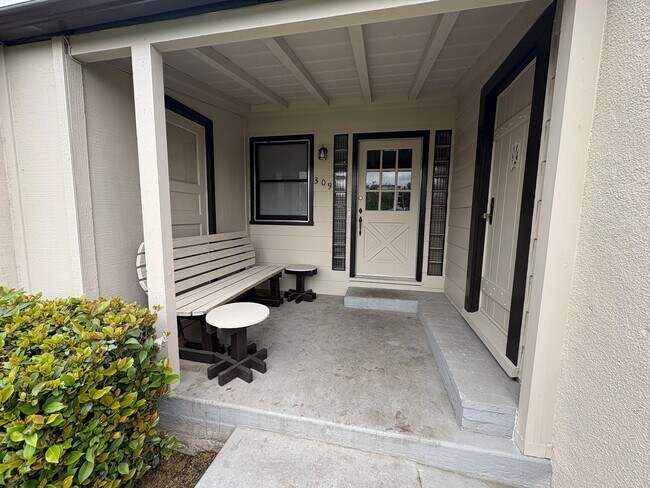 Foto del edificio - Charming 3 Bedroom, 1 Bath Near Down Town!