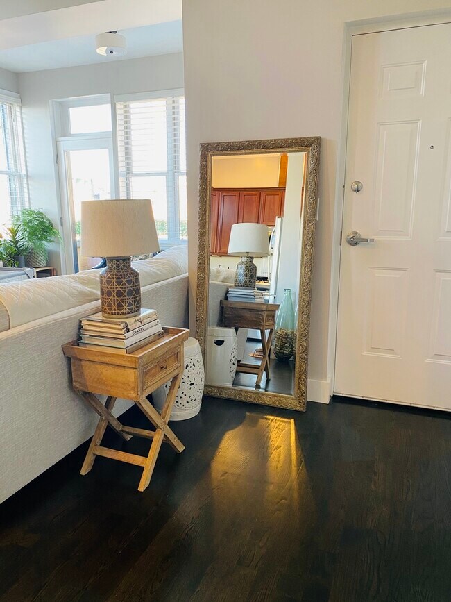 Foto del edificio - 744 N May St