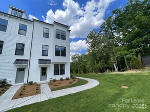 Building Photo - 5005 Layman Dr