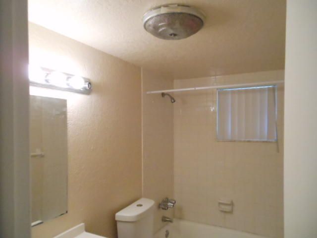 Building Photo - 220 Croton Ave