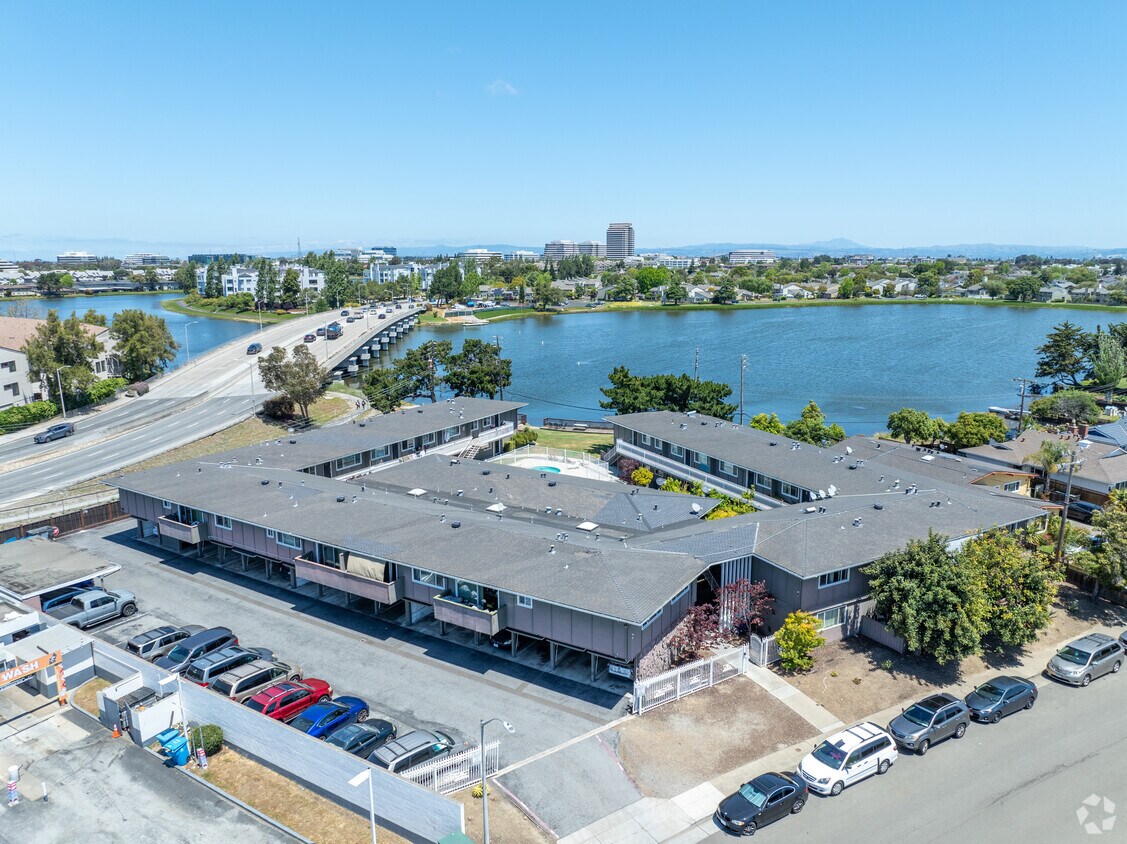 Building photo - Lago Apartments