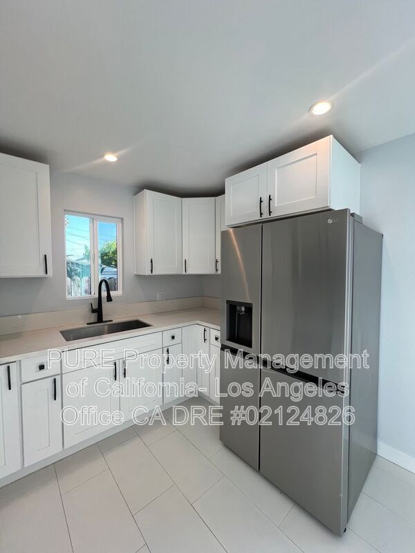 Building Photo - 2821 Knode St