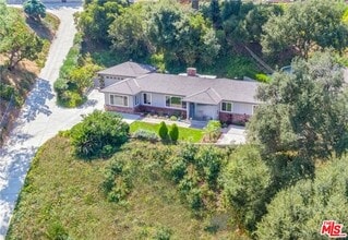 Building Photo - 1290 Clubhouse Dr