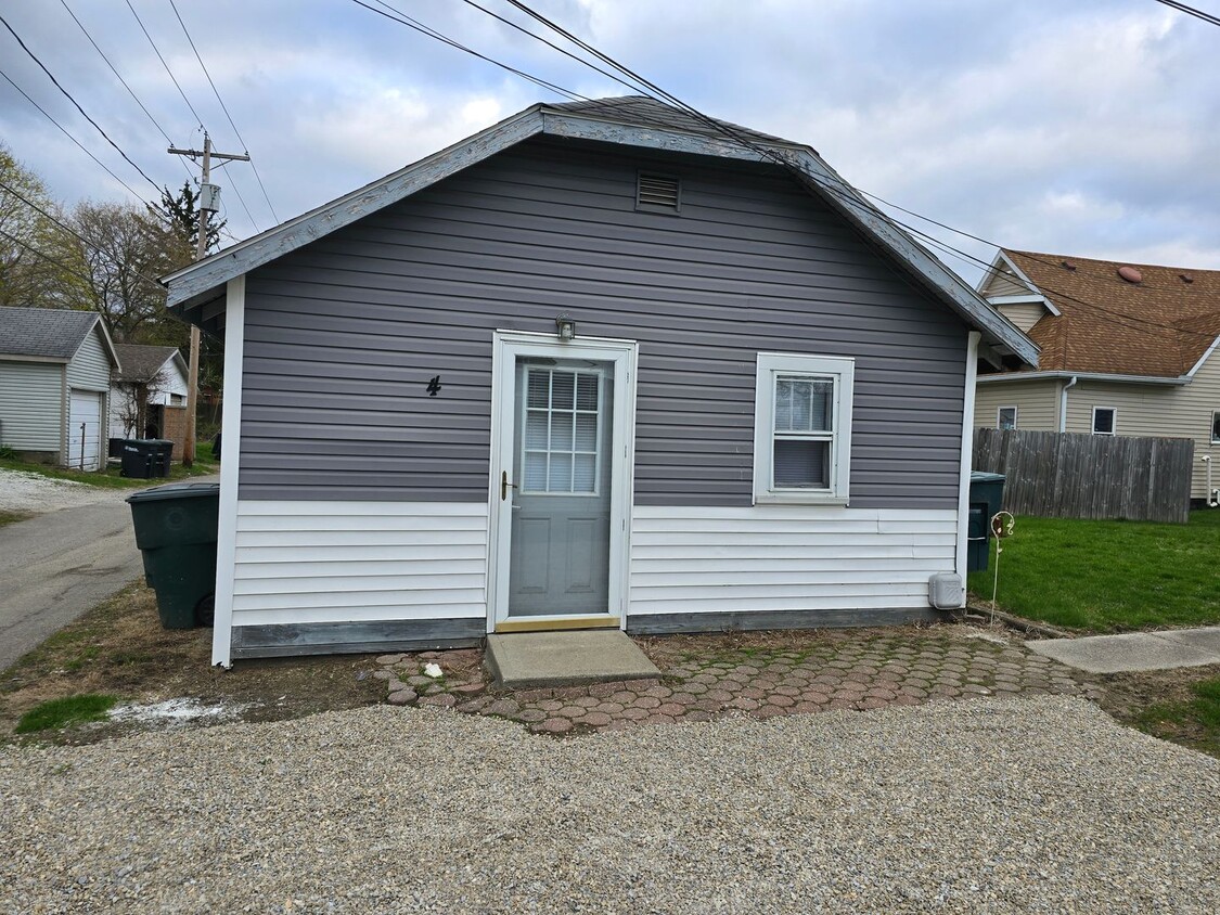 Primary Photo - Cozy Renovated Studio Home – Pet Friendly ...
