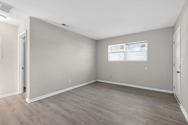 Building Photo - 7 Roper Dr