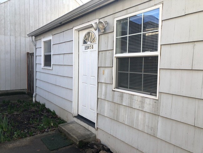 Photo - Cute 1 bedroom apartment in a great neighborhood!