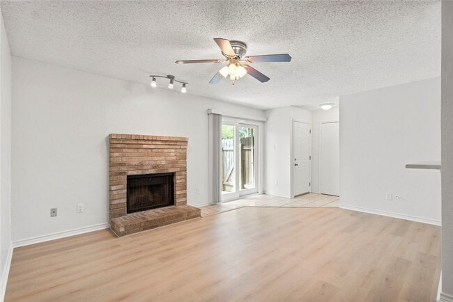 Main entrance with patio door - 2621 Gwendolyn Ln