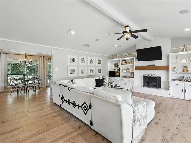 Foto del edificio - 16485 Red Wood Cir N