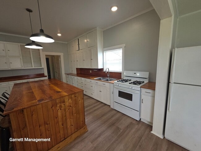 Foto del edificio - Cute 3/2 Home in Lometa, TX