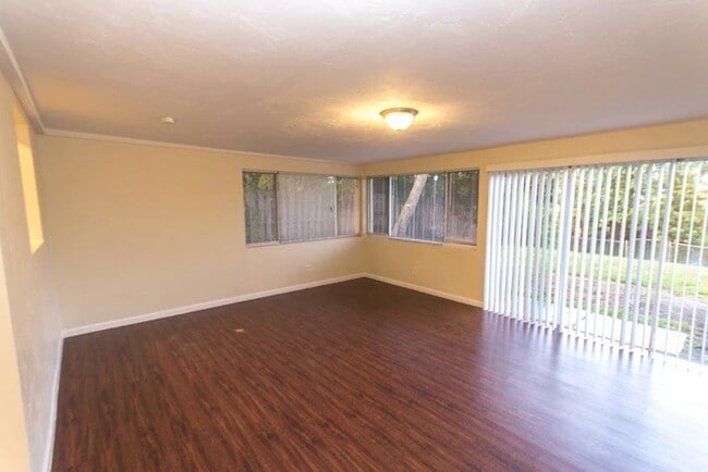 Building Photo - 6900 Cypress Rd