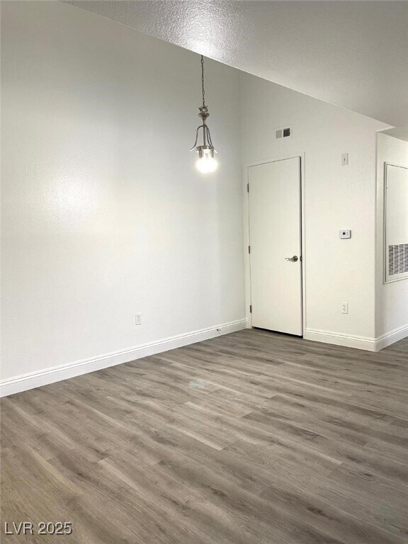 Building Photo - 950 Seven Hills Dr