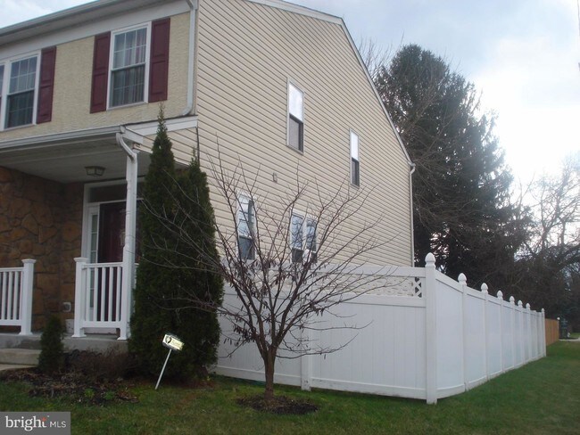 Building Photo - 1000 Hazelwood Dr